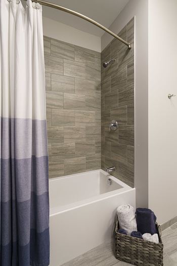 Deep Soaking Bathtub